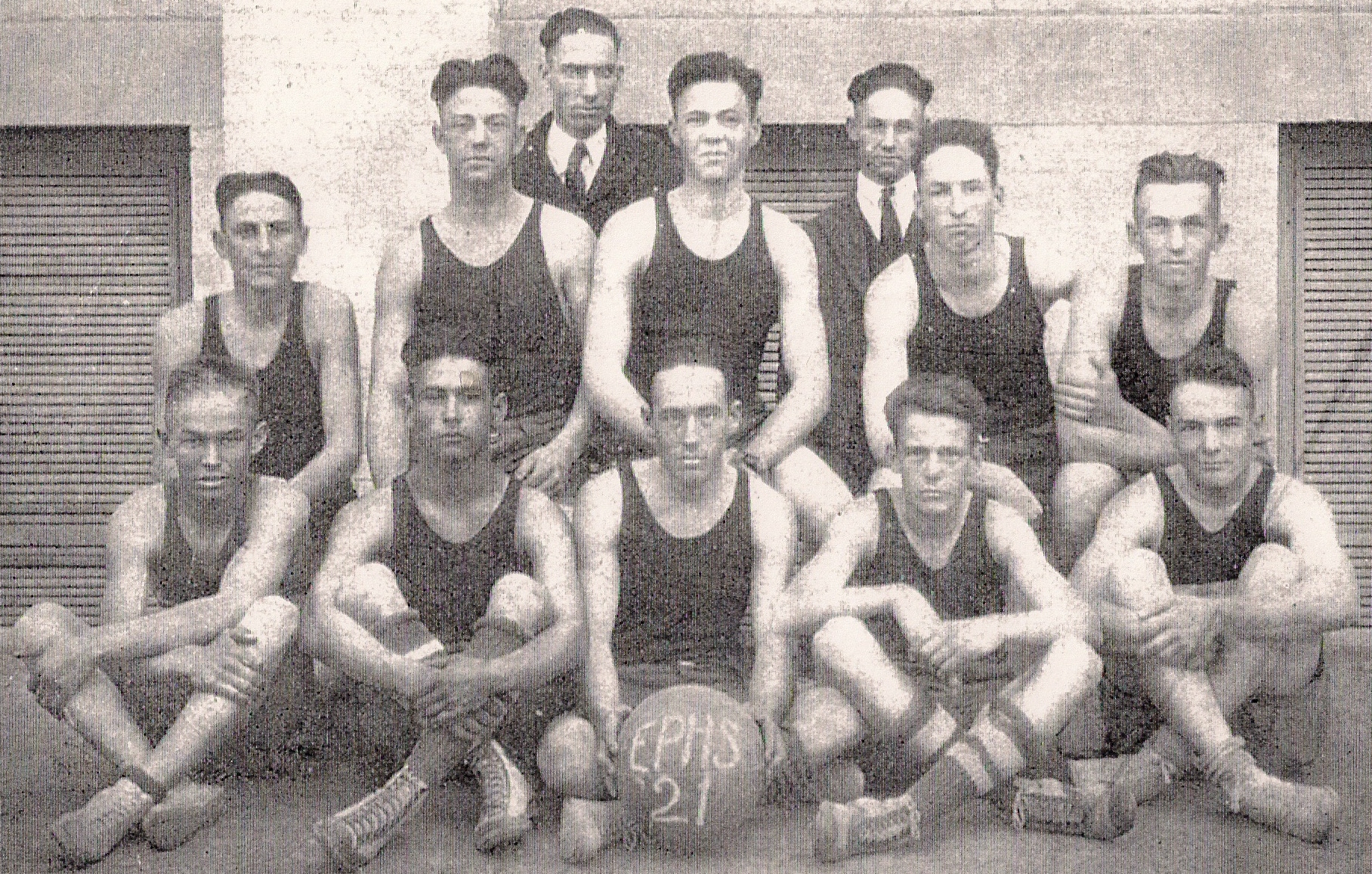 1921 eagles basketball.jpg